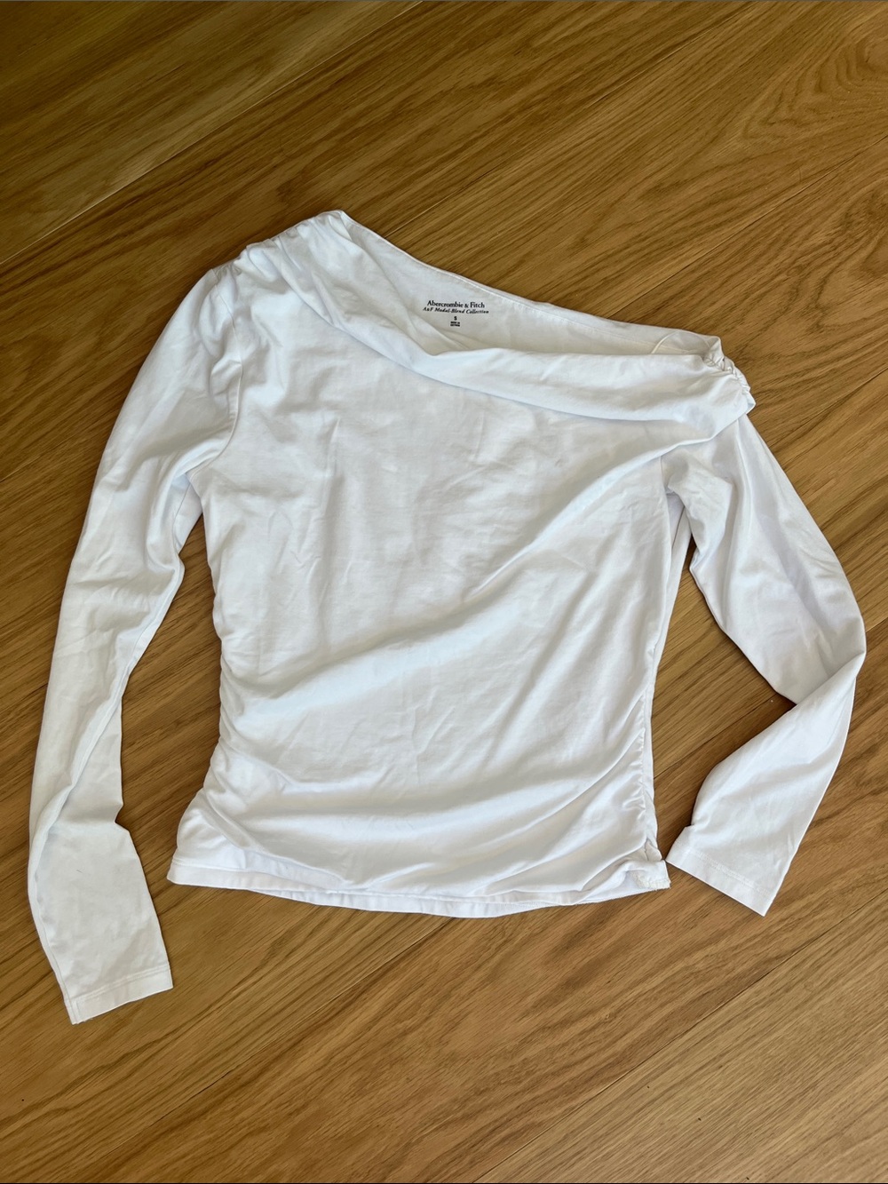 Abercrombie & Fitch White Asymmetric Off-Shoulder Long Sleeve Top size S